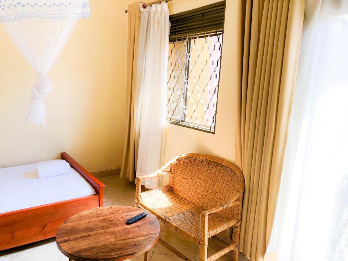Cozy Bukoto Studio, Unlimited Wifi, Netflix & Close To Acacia Kampala Exterior photo