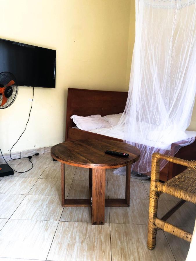 Cozy Bukoto Studio, Unlimited Wifi, Netflix & Close To Acacia Kampala Exterior photo